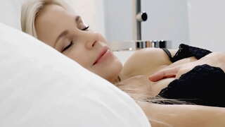 LETSDOEIT - #Rebecca Volpetti #Isabella Stelle #Kinuski - Cornea Divertimento in Gruppo Con Un Super Trio a Caldo