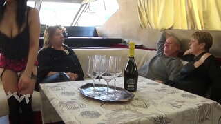 Shërbyesja Për Të Bërë Çdo Gjë....