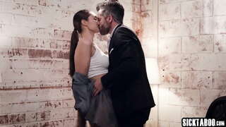 Sexy MILF Bella Rolland got fucked ngumu na ya kina na yeye walipenda sana