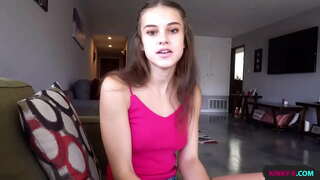 Il mio stepsister scoperto il suo fidanzato è barare su di lei e la voglia di tornare a lui, e lei mi chiese di scoparla e farla scattare foto di noi - Ellie Idol