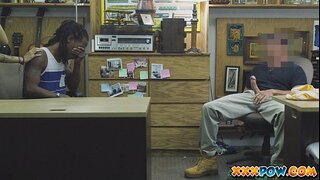 Chudák přítel, sledovat jeho vlastní GF dostat prdeli!