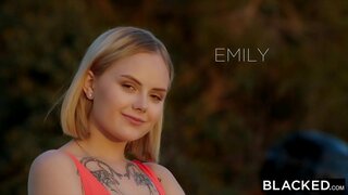 OSCURATI Lei era in vacanza e ha voluto regalarsi qualche BBC