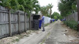 Alyssa Lynn cazzo di suo figlio amico all&#039;aperto