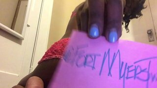 Йыуан төҙөк Красотки күрһәтергә мөмкин, ул да үҙенә хлопать Ягодицы!