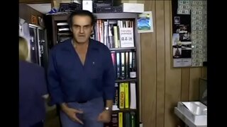 ���ันจ่ายให้บริการอยู่ในทางอื่น...