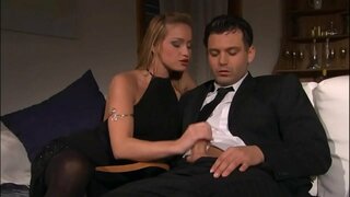 ���सली के साथ पूरी तरह से खुशी के लिए पॉर्न स्टार Katia Nobili और उसके घोड़े - (HD दृश्य)