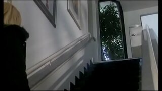 Шактый кайнар һәм соблазнительная блондинка белән зур сиськами Бритни Скай һавадан чувака, принимающего душ, сверлить аны