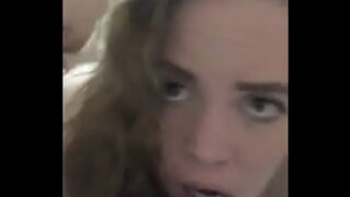 Slutwife deepthroats ak pran bourik anvan farting li soti pandan y ap cumming