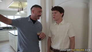 Petite Ebano Chanel Skye Fa Sesso Anale Con Grande Bianco Cazzi